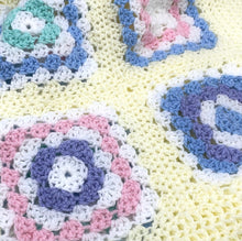 Load image into Gallery viewer, Crochet baby blanket
